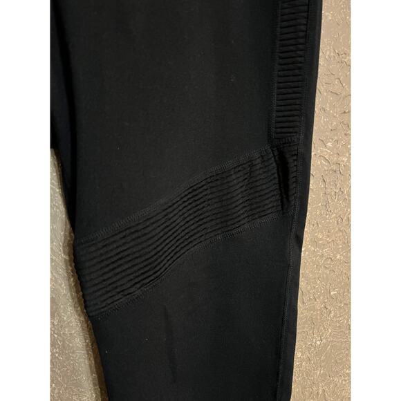 Fabletics Marina Capri Cropped Leggings Pants Size XL Color - Black - Picture 5 of 9